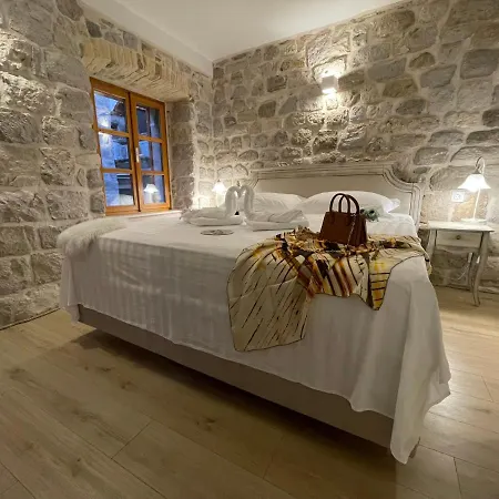 Throne Iii. Apartament *