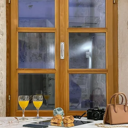 Throne Iii. Appartement *