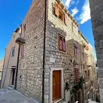 Throne Iii. דוברובניק